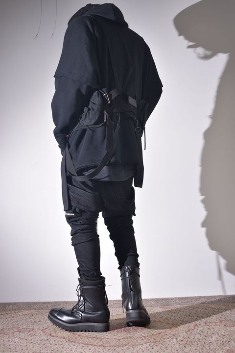 ドルマンスリーブにも重ねられるベスト