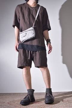 軽装でもどこか品良く