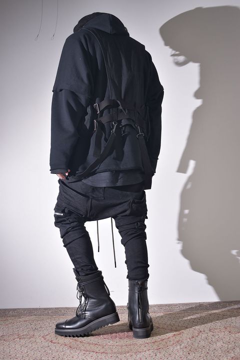 ドルマンスリーブにも重ねられるベスト