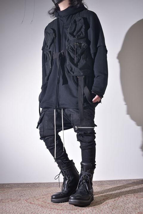 ドルマンスリーブにも重ねられるベスト