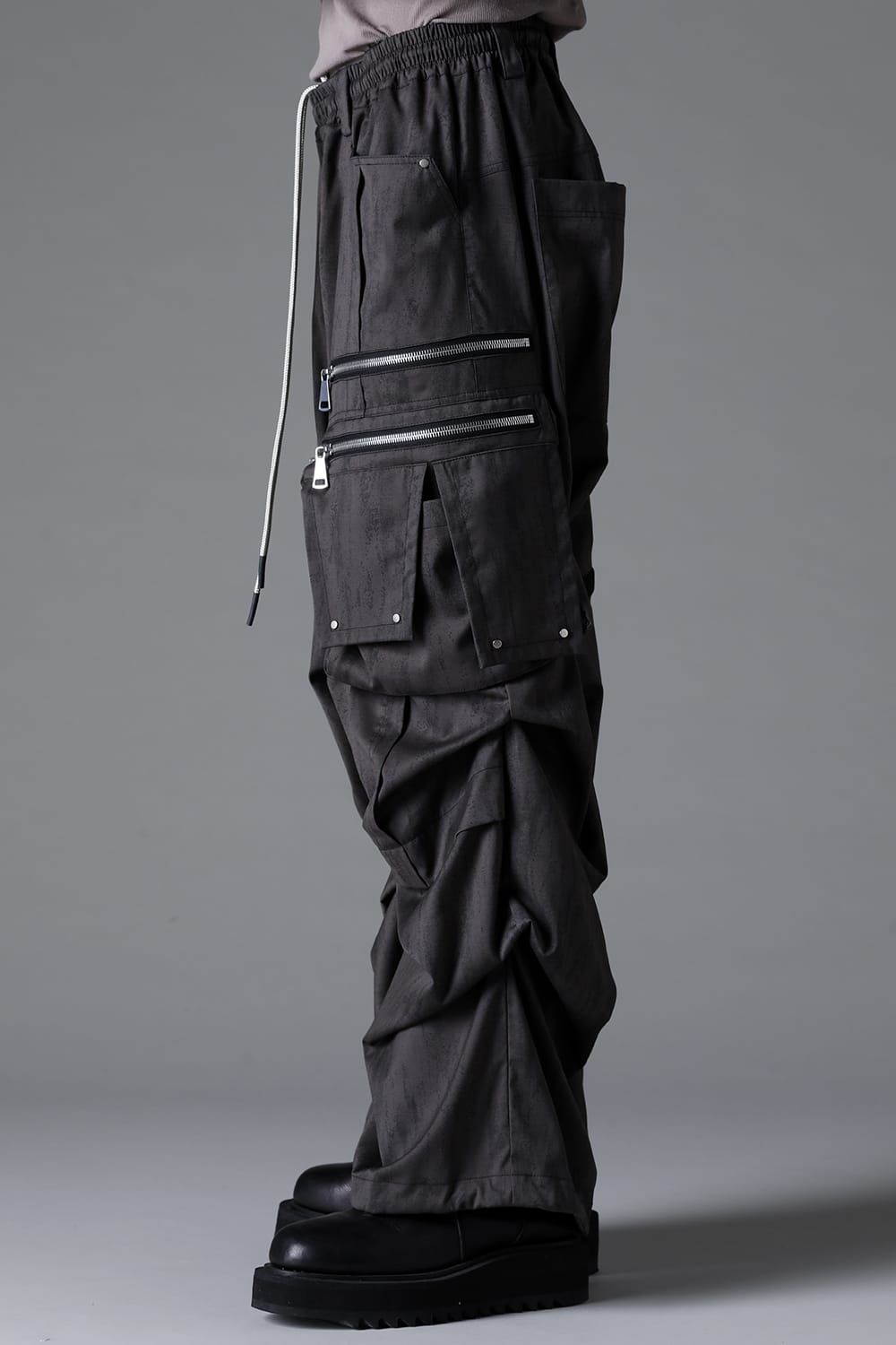 《2026SS先行予約》Abstract Cargo Tuck Wide Pants"Black / Grey /Brown" / アブストラクトカーゴタックワイドパンツ"ブラック/グレー/ブラウン"