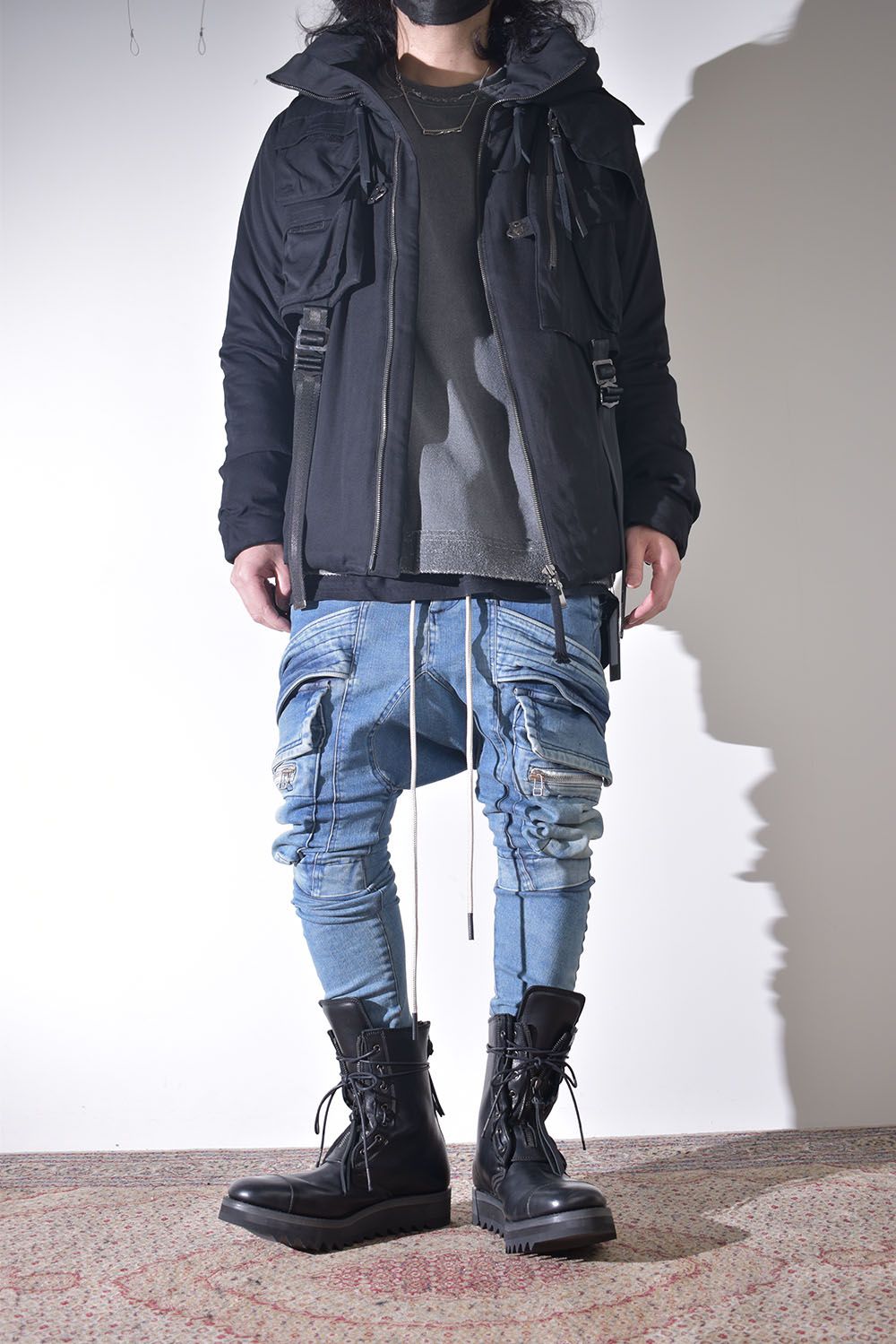 インディゴで合わせるダウンジャケット