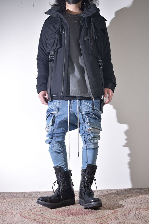 インディゴで合わせるダウンジャケット