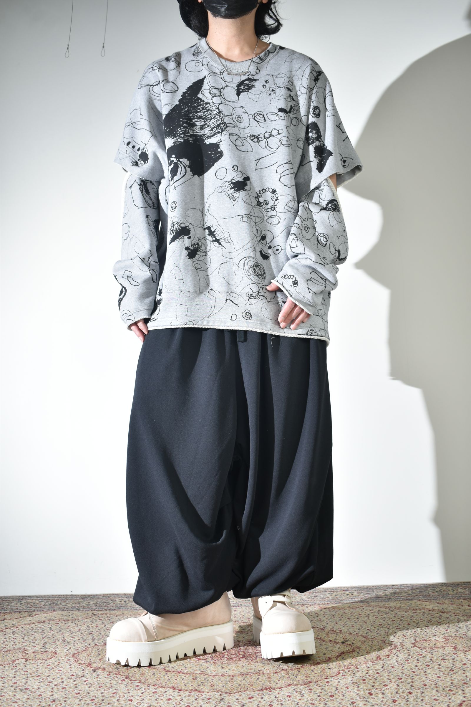 ラフなスウェットにベスト