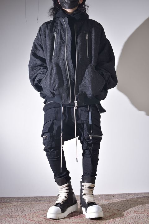 ニットフーディで保温性を確保