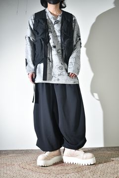 ラフなスウェットにベスト