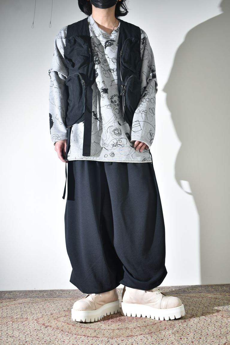 ラフなスウェットにベスト