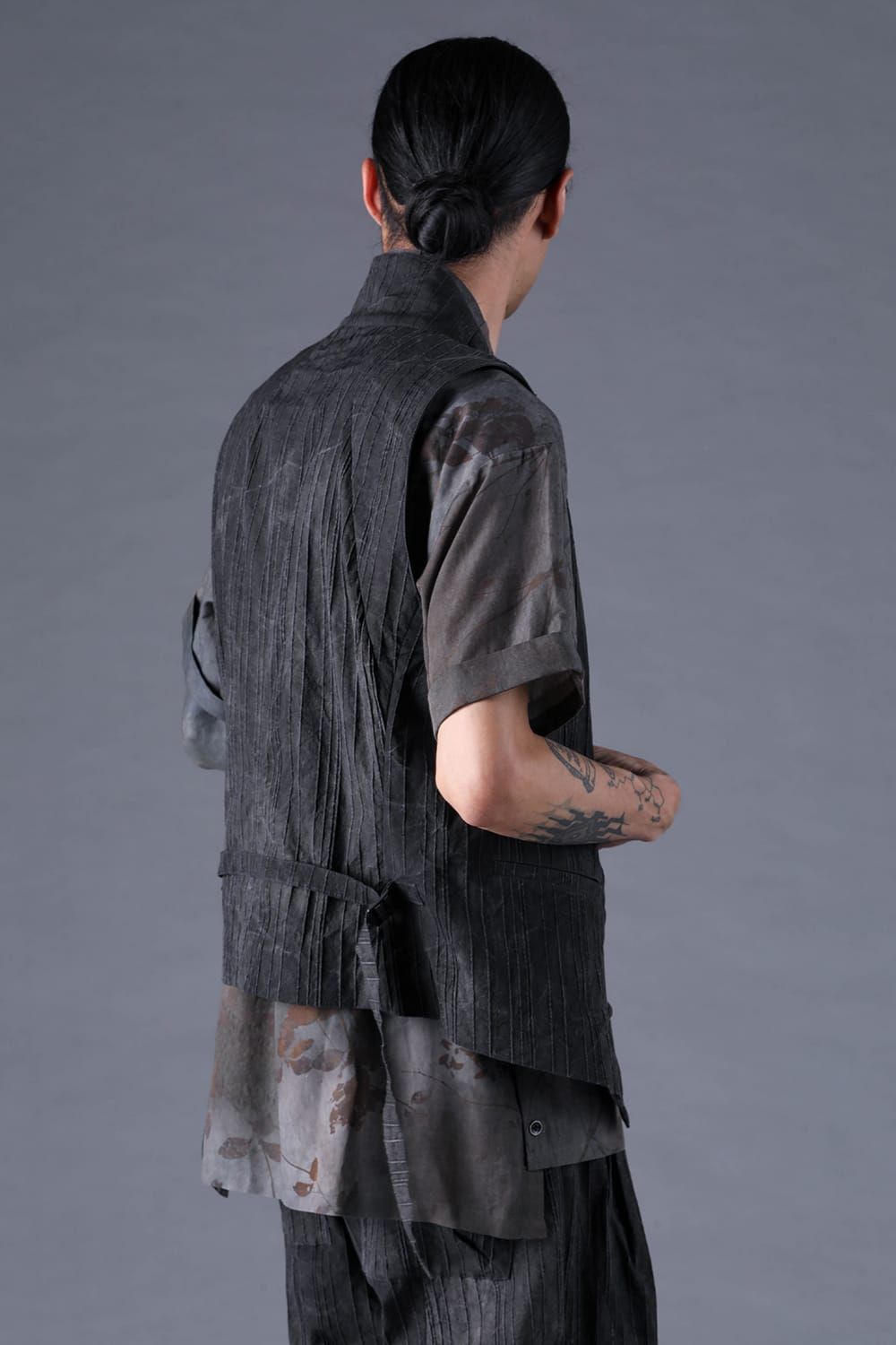 《2027SS先行予約分》Mura-Dye Dobby Stripe Shawl-Collar Vest"Charcoal" / ムラ染トビーストライプショールカラーベスト"チャコール"