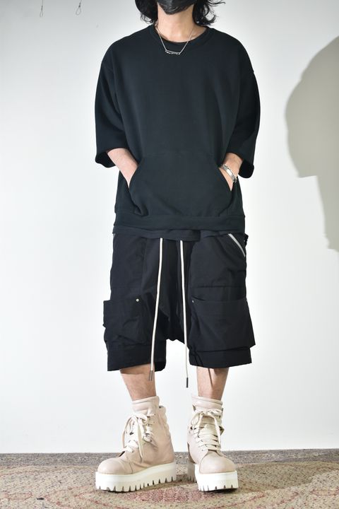 ドライタッチなスウェットで初夏意識