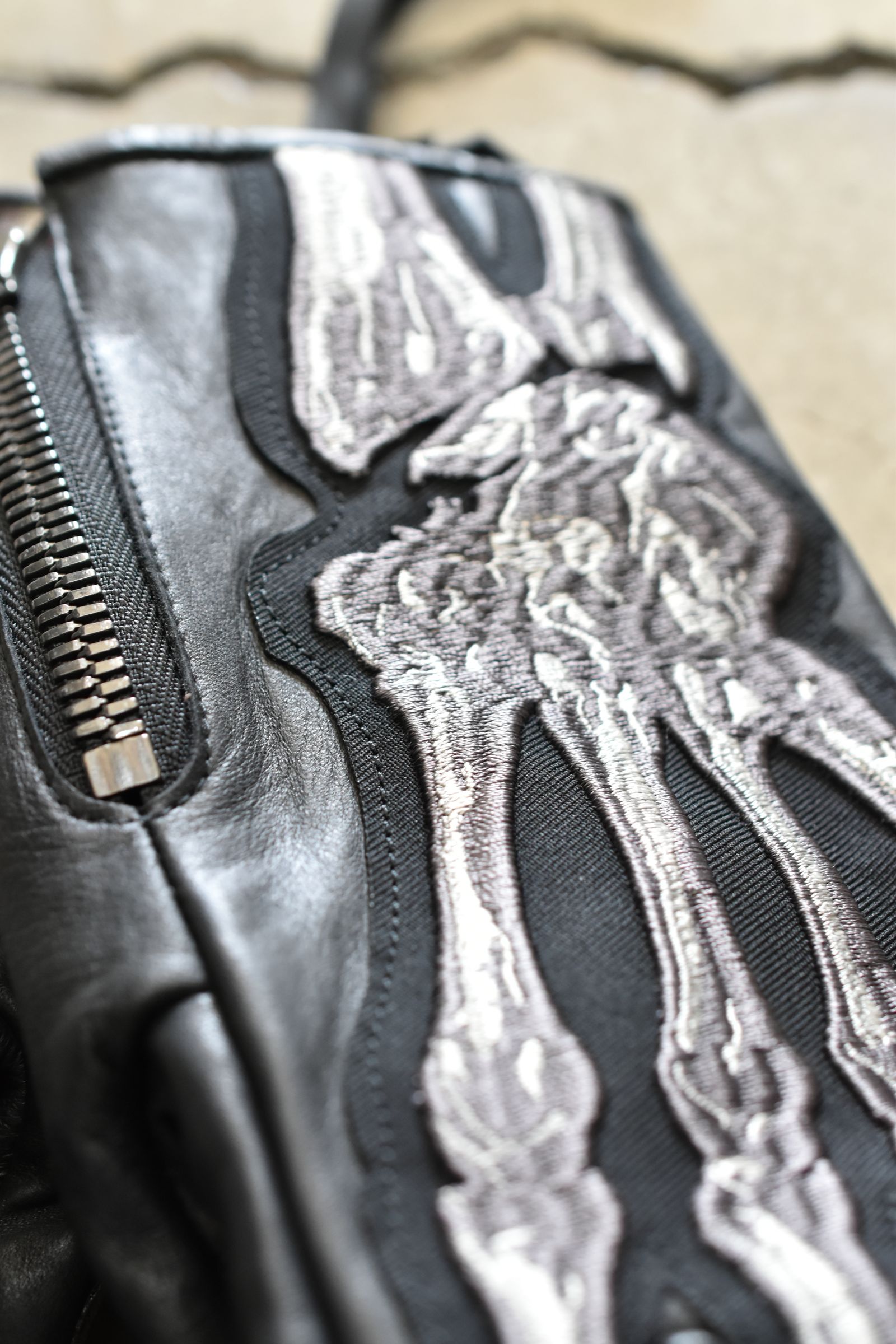 Horse Leather Embroidered Bone Gloves"Black" / ホースレザー刺繍ボーングローブ"ブラック"