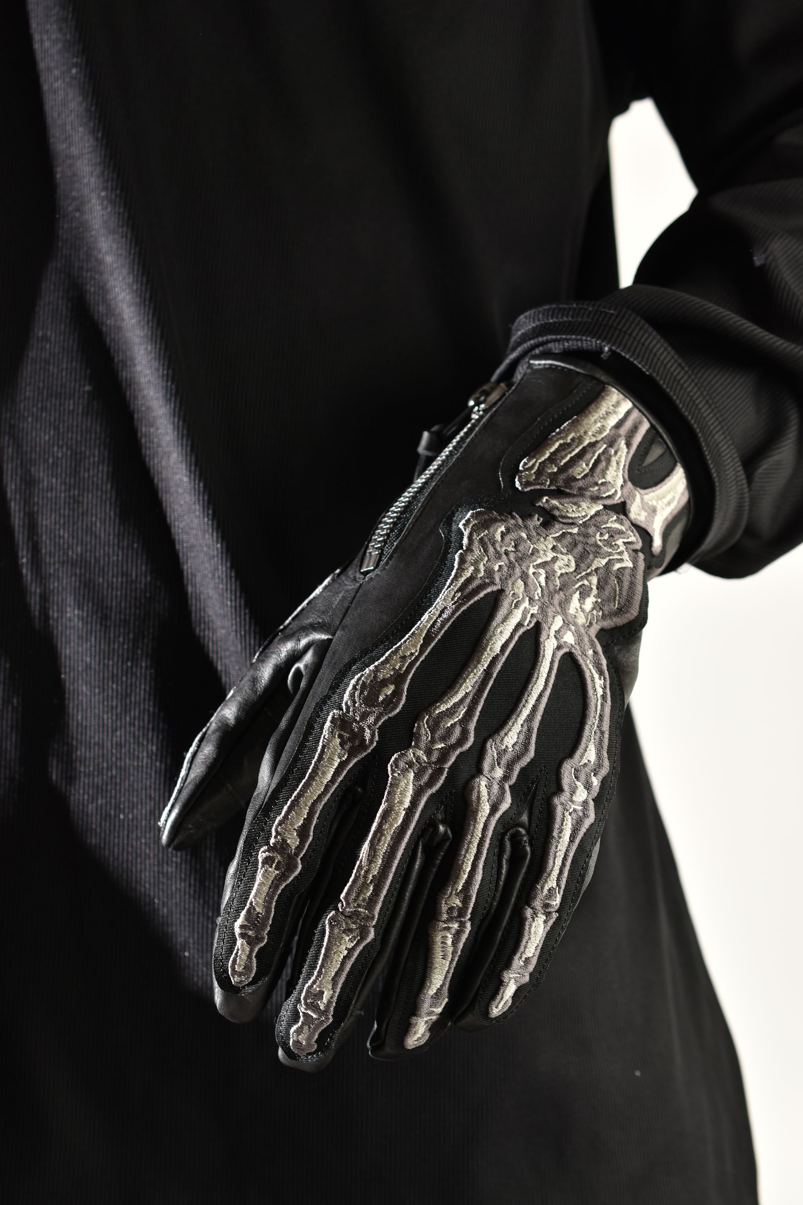 Horse Leather Embroidered Bone Gloves"Black" / ホースレザー刺繍ボーングローブ"ブラック"