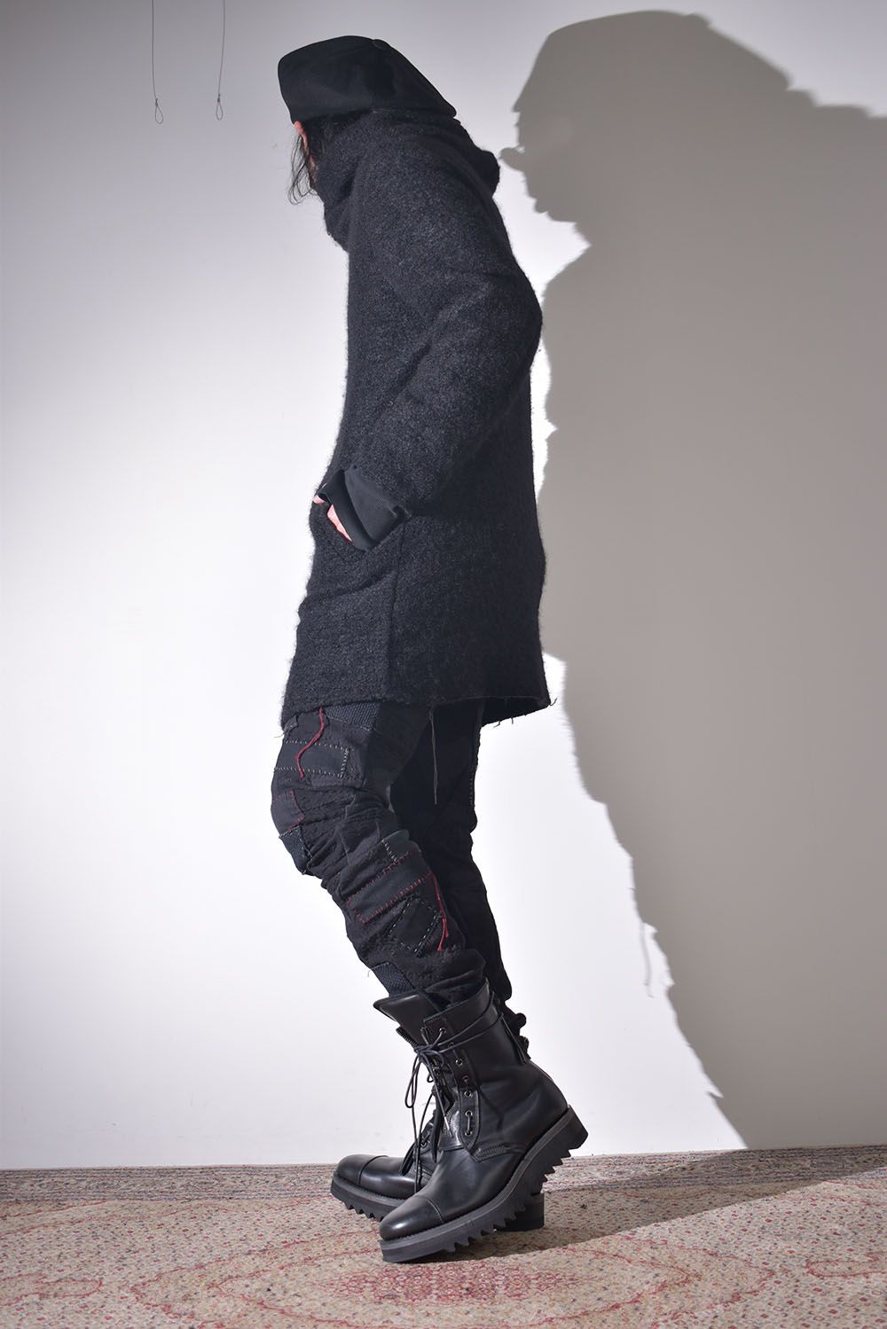 ライトアウターに保温性の高いフーディを差し込む