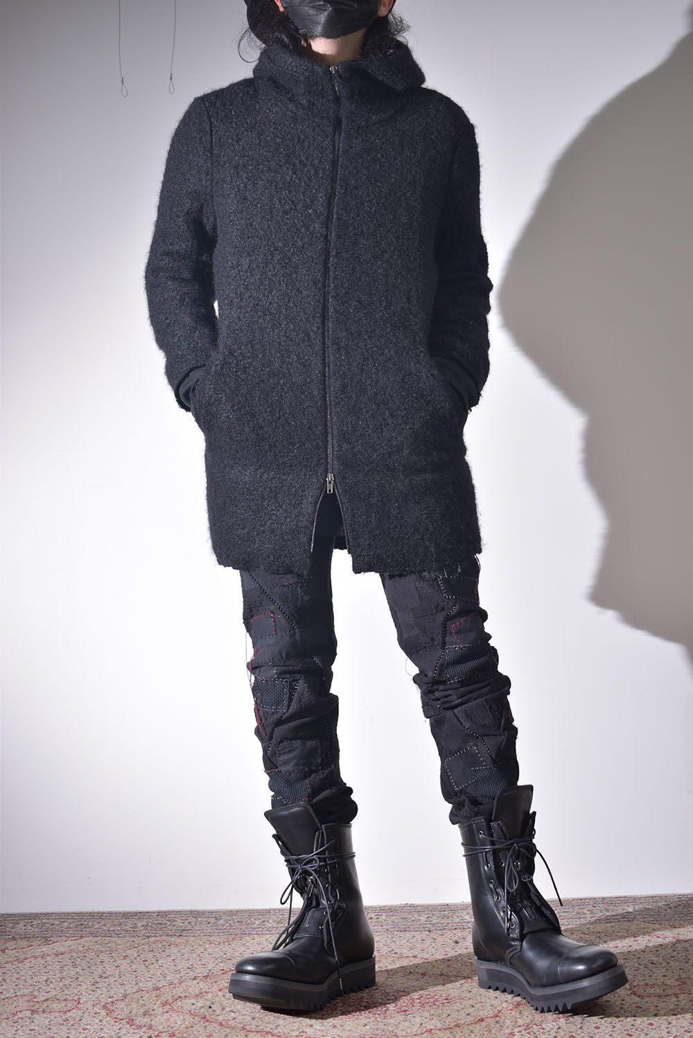 ライトアウターに保温性の高いフーディを差し込む