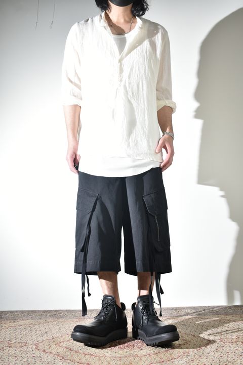 夏を意識した素材と雰囲気