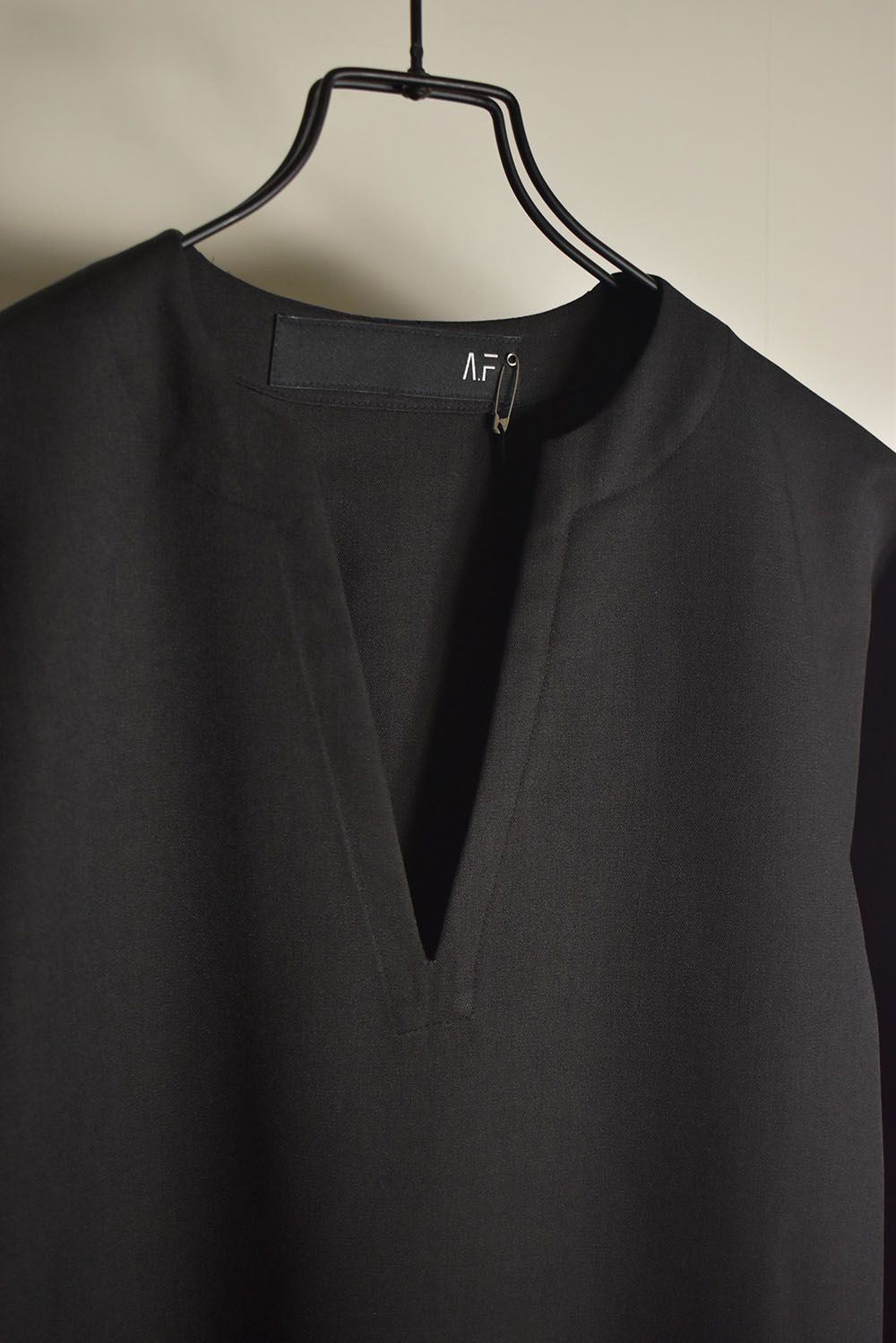 Collarless Top"Black" / カラーレストップ"ブラック"