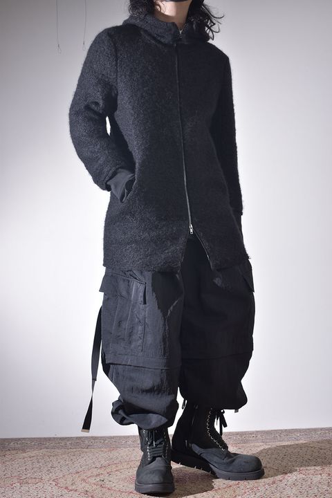 素材の変化で楽しむオールブラック