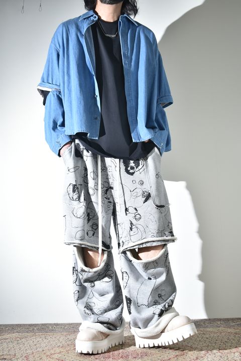 カジュアルだけじゃないデニムシャツ×スウェットパンツ