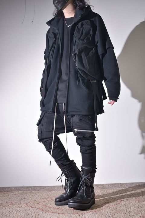 ドルマンスリーブにも重ねられるベスト