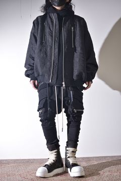 ニットフーディで保温性を確保