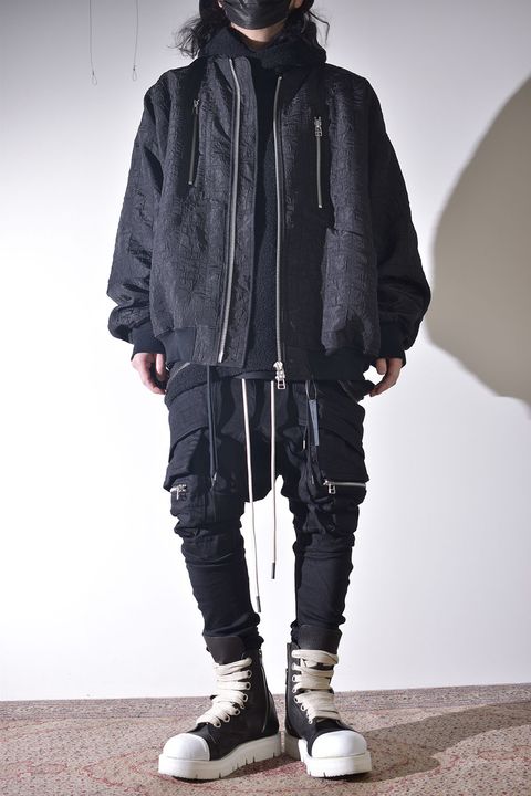 ニットフーディで保温性を確保