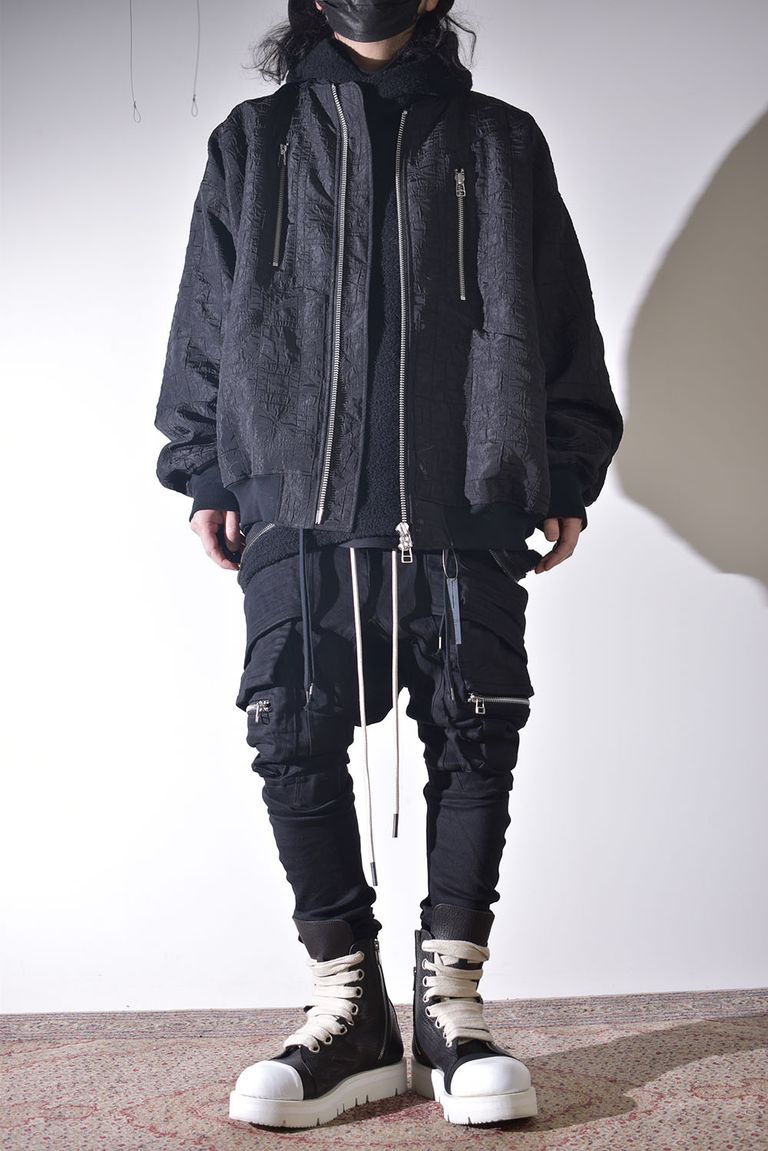 ニットフーディで保温性を確保