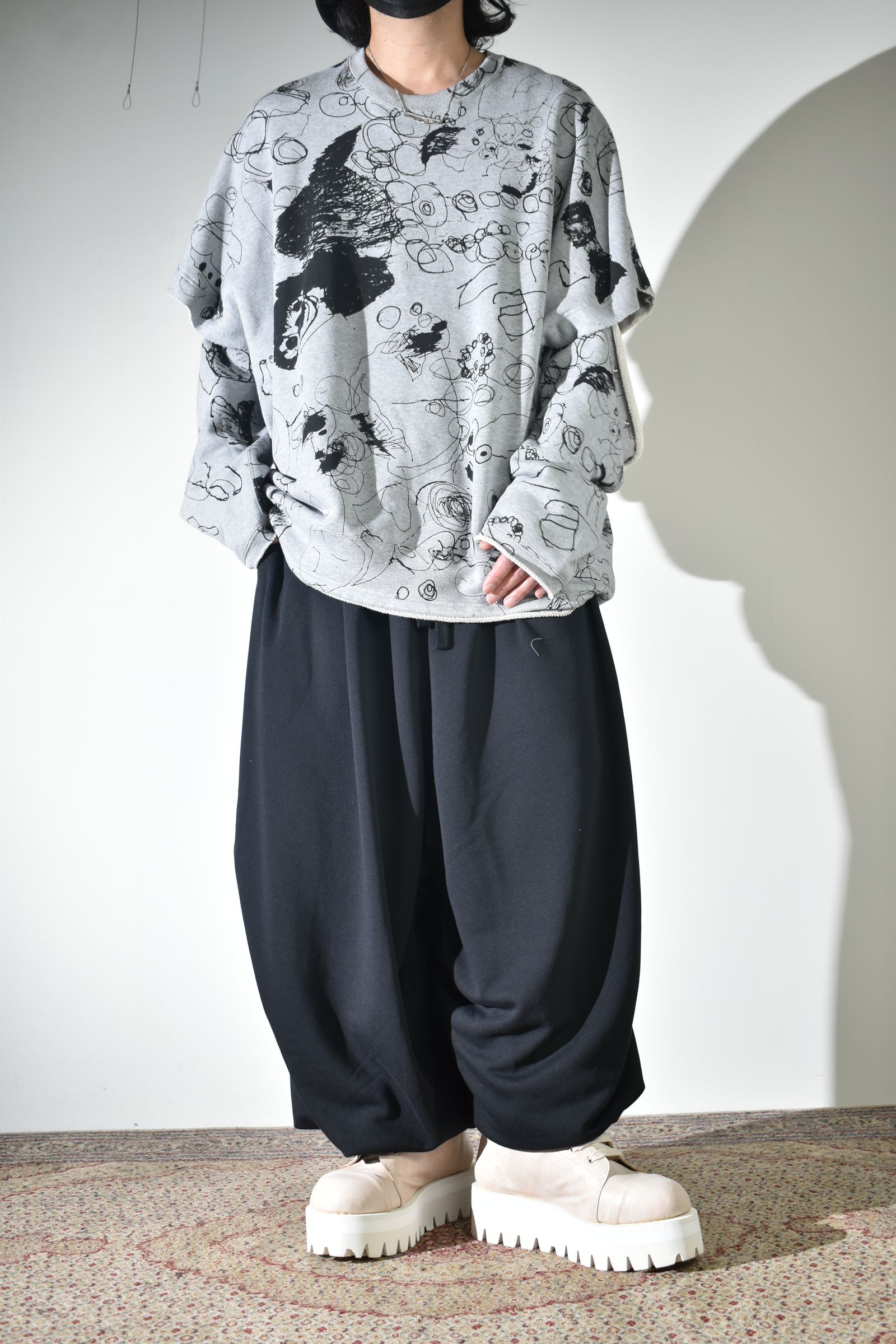 ラフなスウェットにベスト