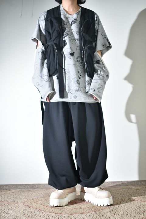 ラフなスウェットにベスト