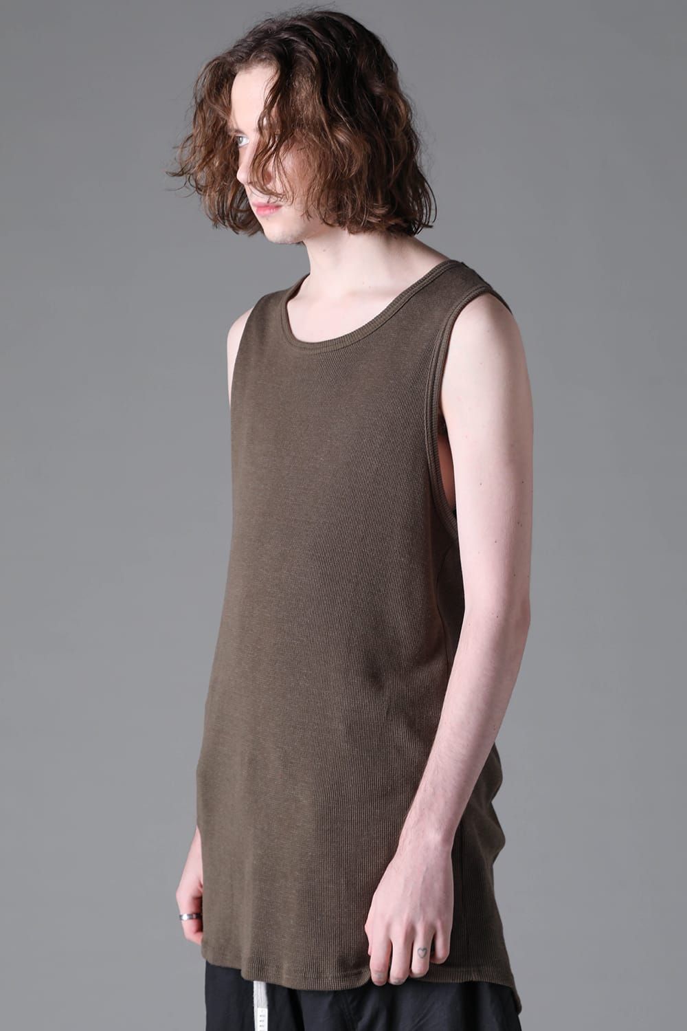 《2026AW先行予約》Back Printed Waffle Jersey Long Tank Top"Black / D.Grey / Ivory /Khaki"バックプリントワッフルジャージーロングタンクトップ"ブラック/ダークグレー/アイボリー/カーキ"