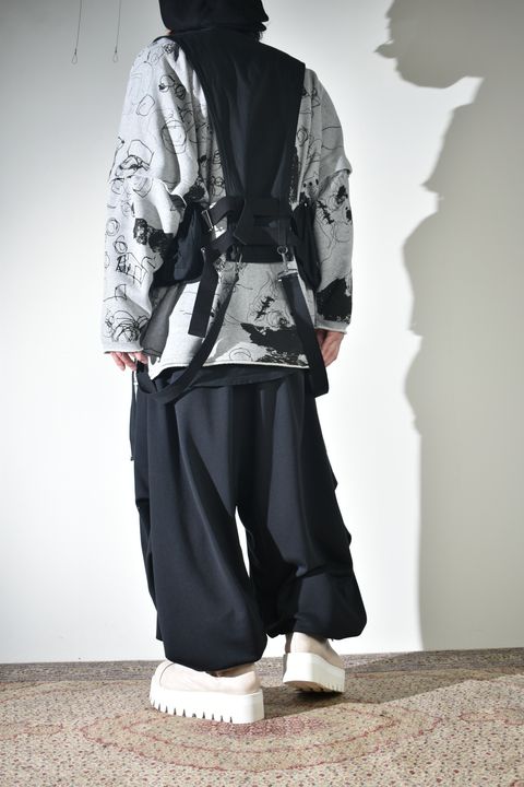 ラフなスウェットにベスト