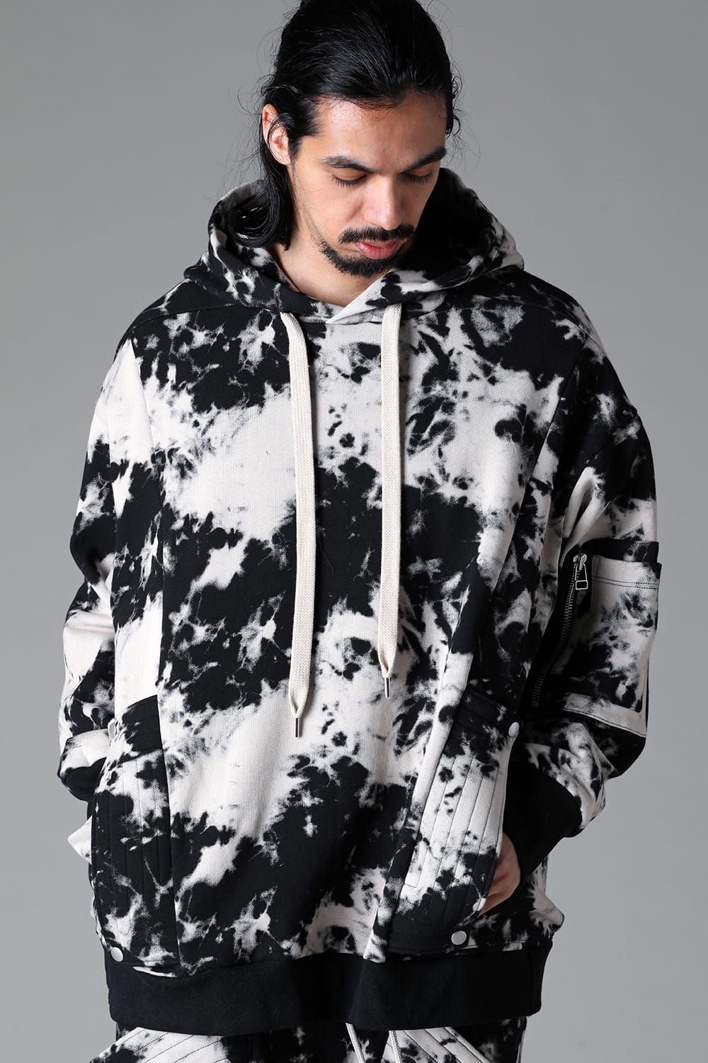 《2025AW先行予約》Discharge Pinting Cargo Hooded Top"Black×Ivory" /ディスチャージプリントカーゴフーデッドトップ"ブラック×アイボリー"