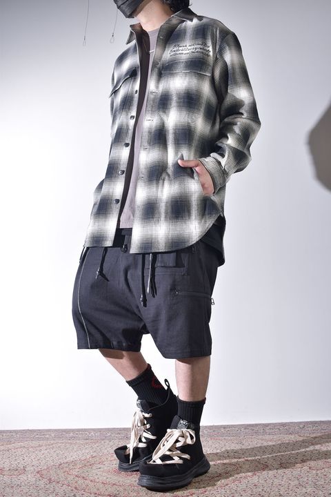 チェックシャツ×ショーツ