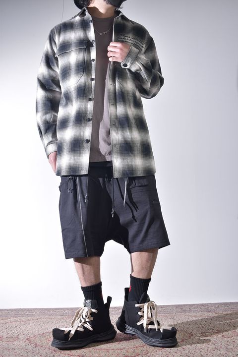 チェックシャツ×ショーツ