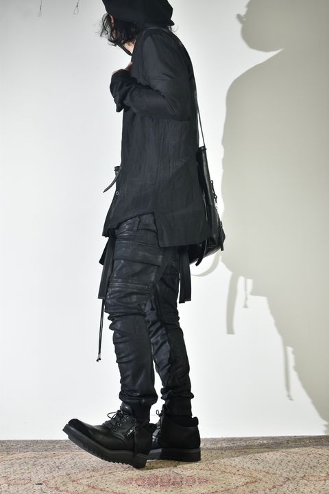 ショールカラーシャツ、インナーは白で