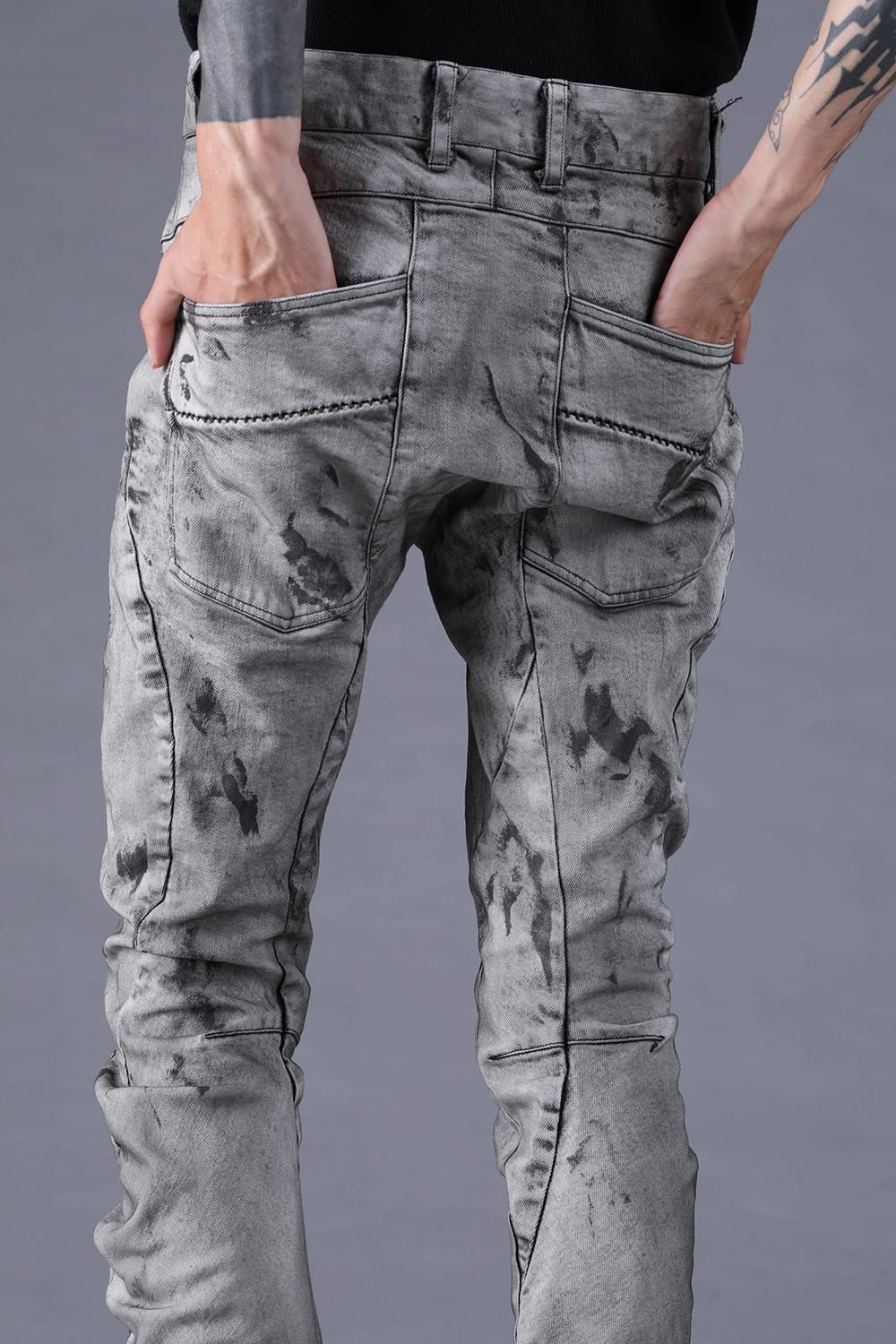 《2027SS先行予約分》Dirty Finish Overlock Twist Curve Pants"Dusty White" / ダーティ加工オーバーロックツイストカーブパンツ "ダスティホワイト"