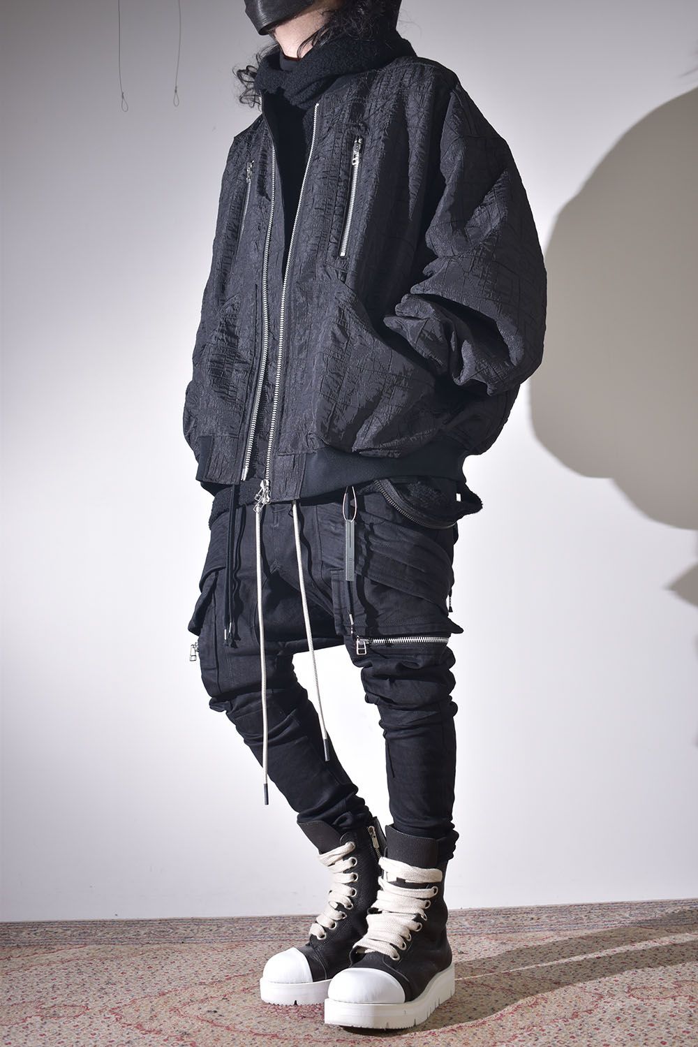 ニットフーディで保温性を確保