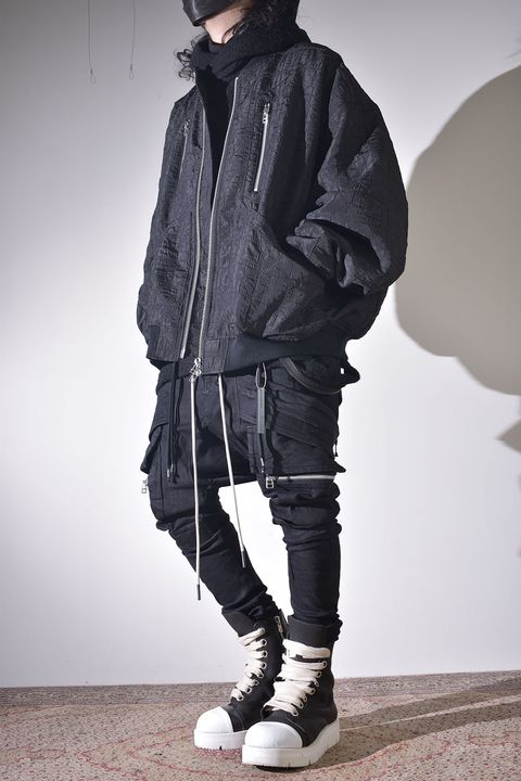 ニットフーディで保温性を確保