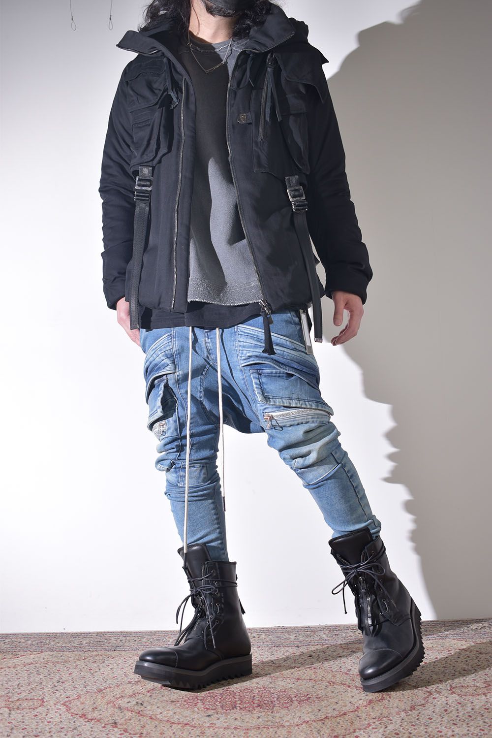 インディゴで合わせるダウンジャケット