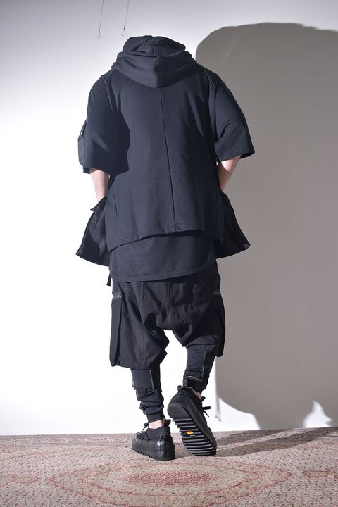 Hoodieも残り1点となっております。
