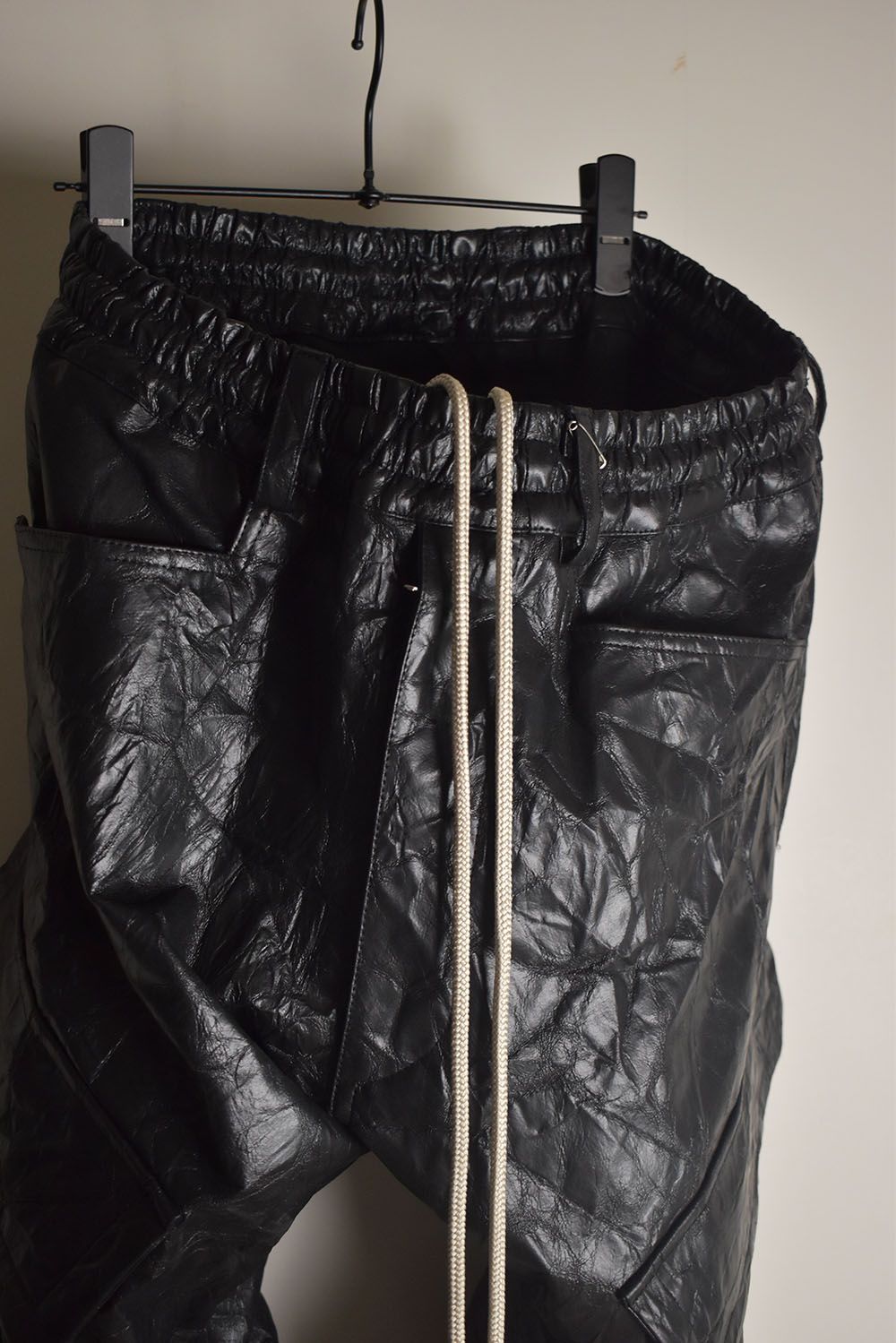 Washer Synthetic Leather Boots Cut Tuck Cargo Pants"Black " / ワッシャーシンセティックレザーブーツカットタックカーゴパンツ"ブラック"