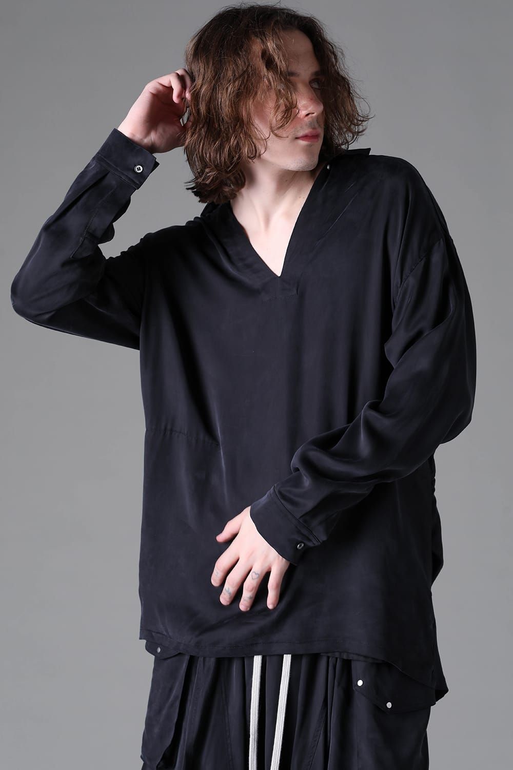 《2026AW先行予約》Satin V Neck Shirts Pullover"Black" / サテンVネックシャツプルオーバー"ブラック"