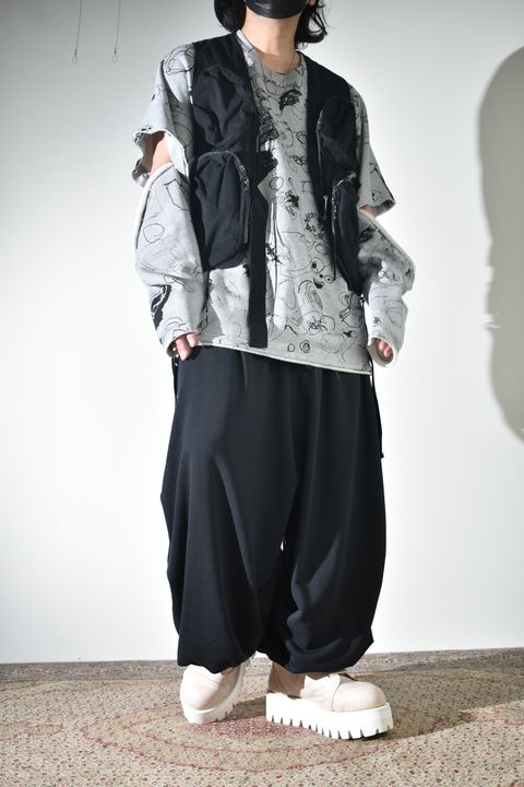 ラフなスウェットにベスト