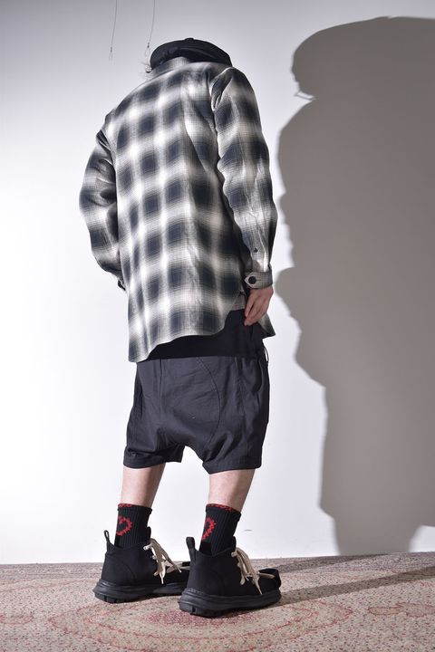 チェックシャツ×ショーツ
