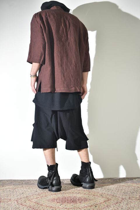 リネンシャツ × ストレッチナイロンショーツ