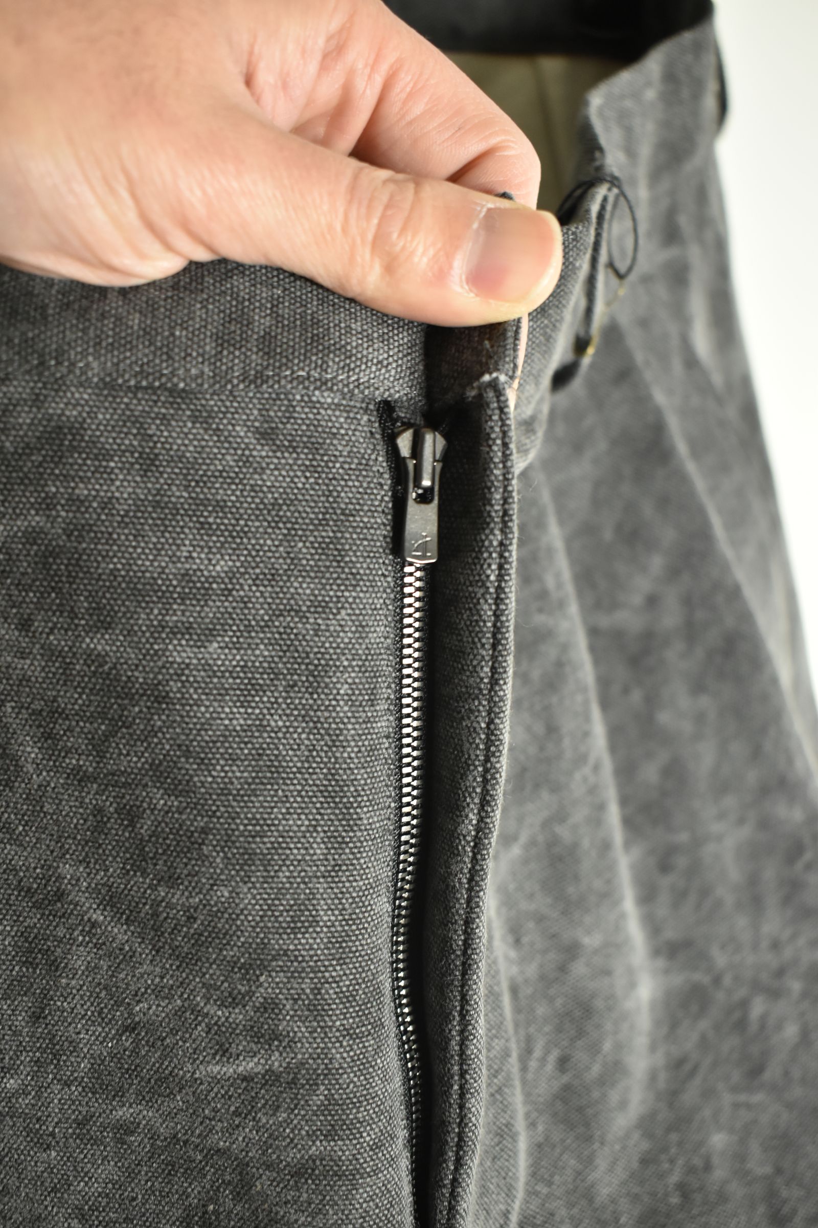 Tucked Hem Pants with Button Closure"Charcoal" /  タックヘムパンツ "チャコール"