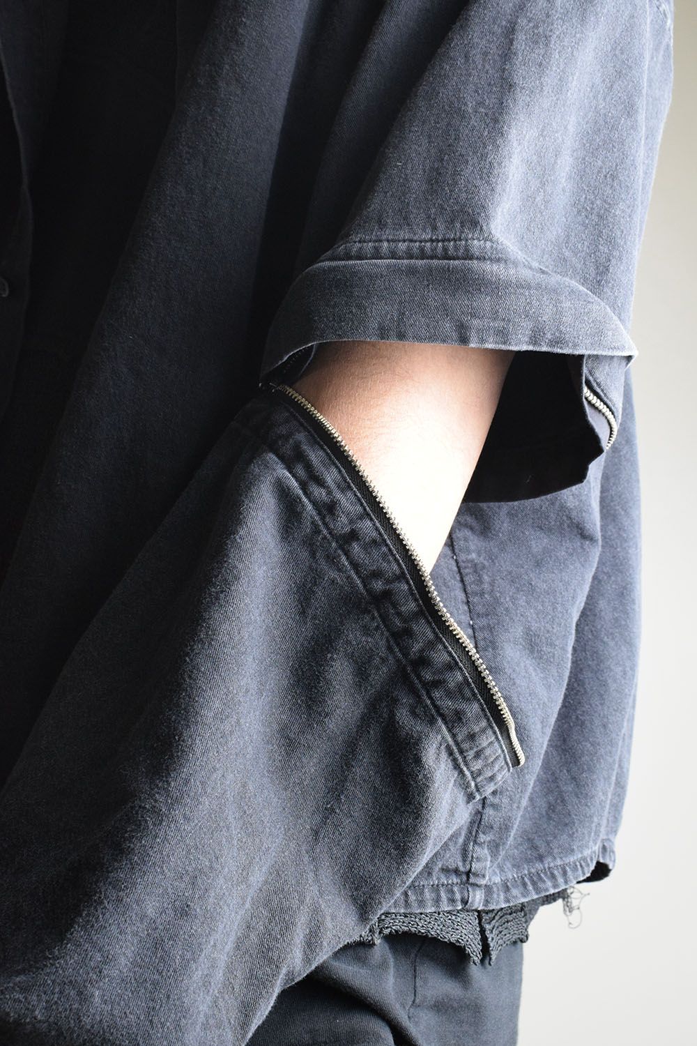 Detachable Sleeve Hook Cuff Shirt"Black Washed" / デタッチャブルスリーブホックカフスシャツ"ブラックウォッシュド"