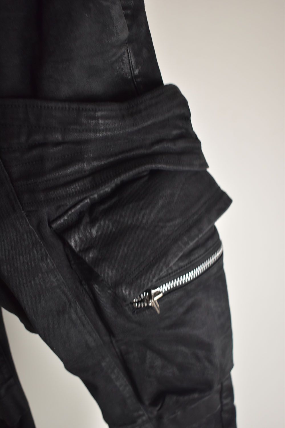 《2025AW先行予約》Denim Coating Cargo Sarouel Skinny"Black" / デニムコーティングカーゴサルエルスキニー"ブラック"