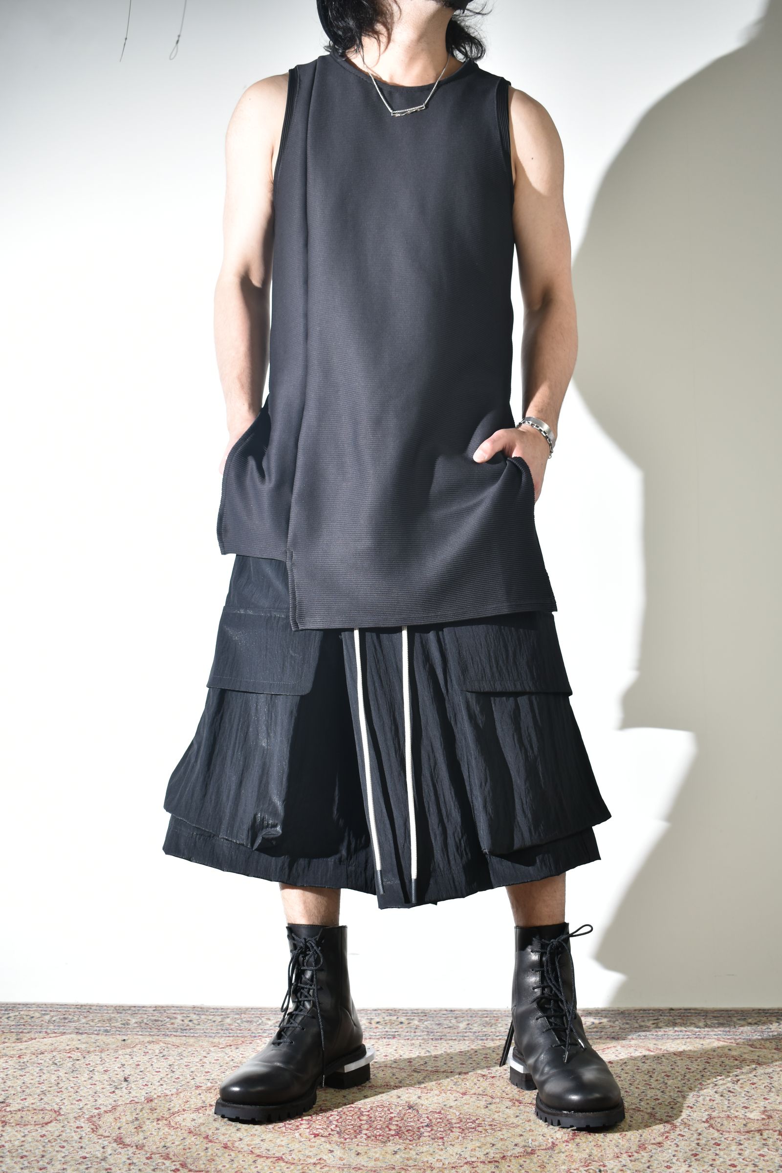 着こなしの幅広いA.F artefactのシャツ