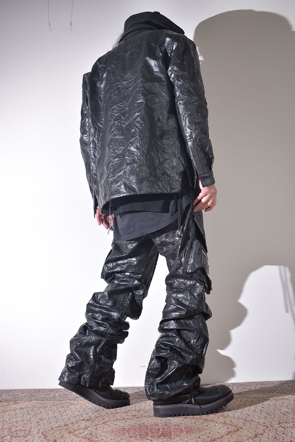 ニット × レザーの質感