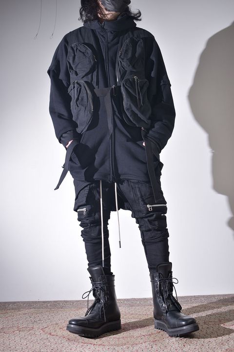 ドルマンスリーブにも重ねられるベスト