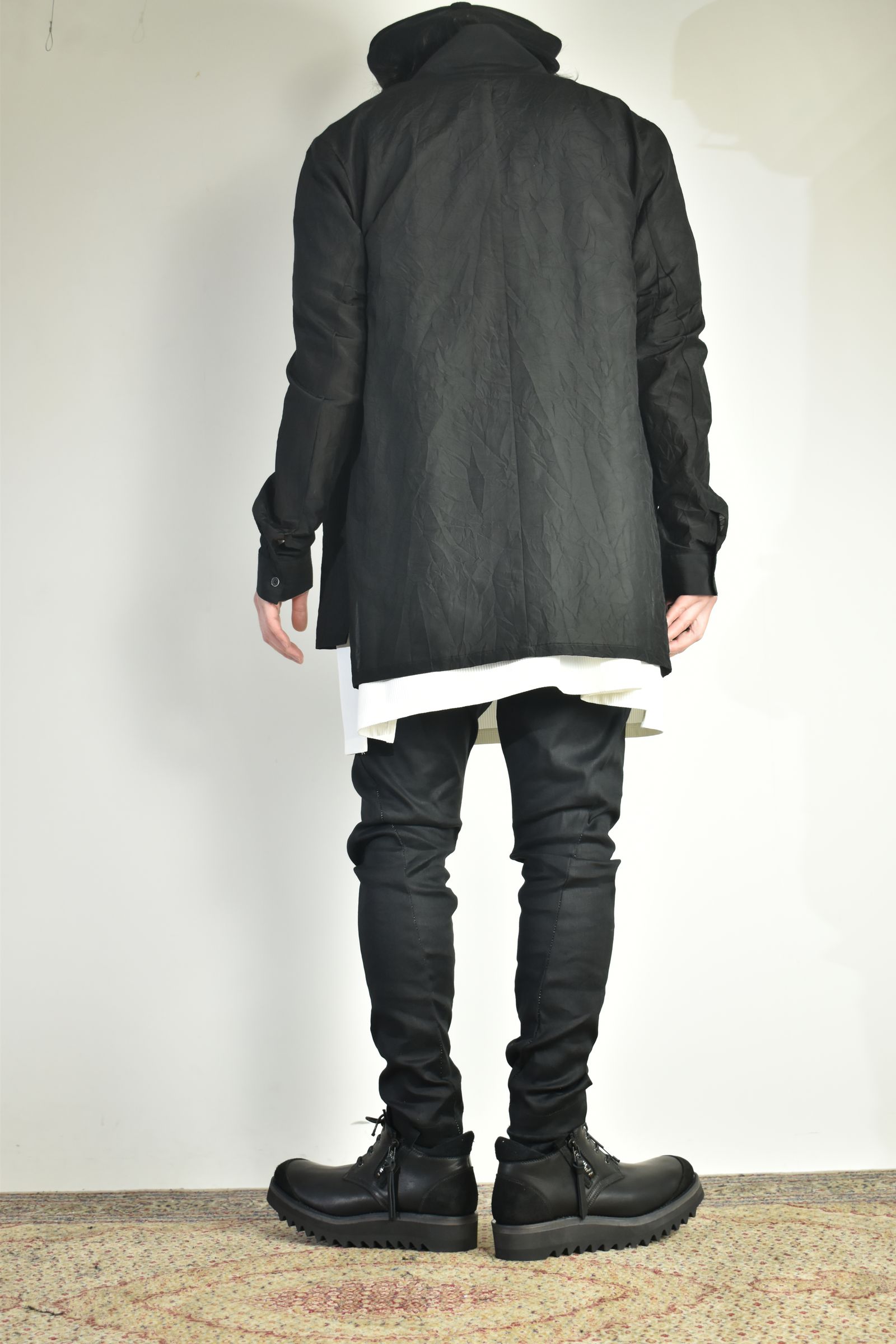 ソリッドでも快適な生地感